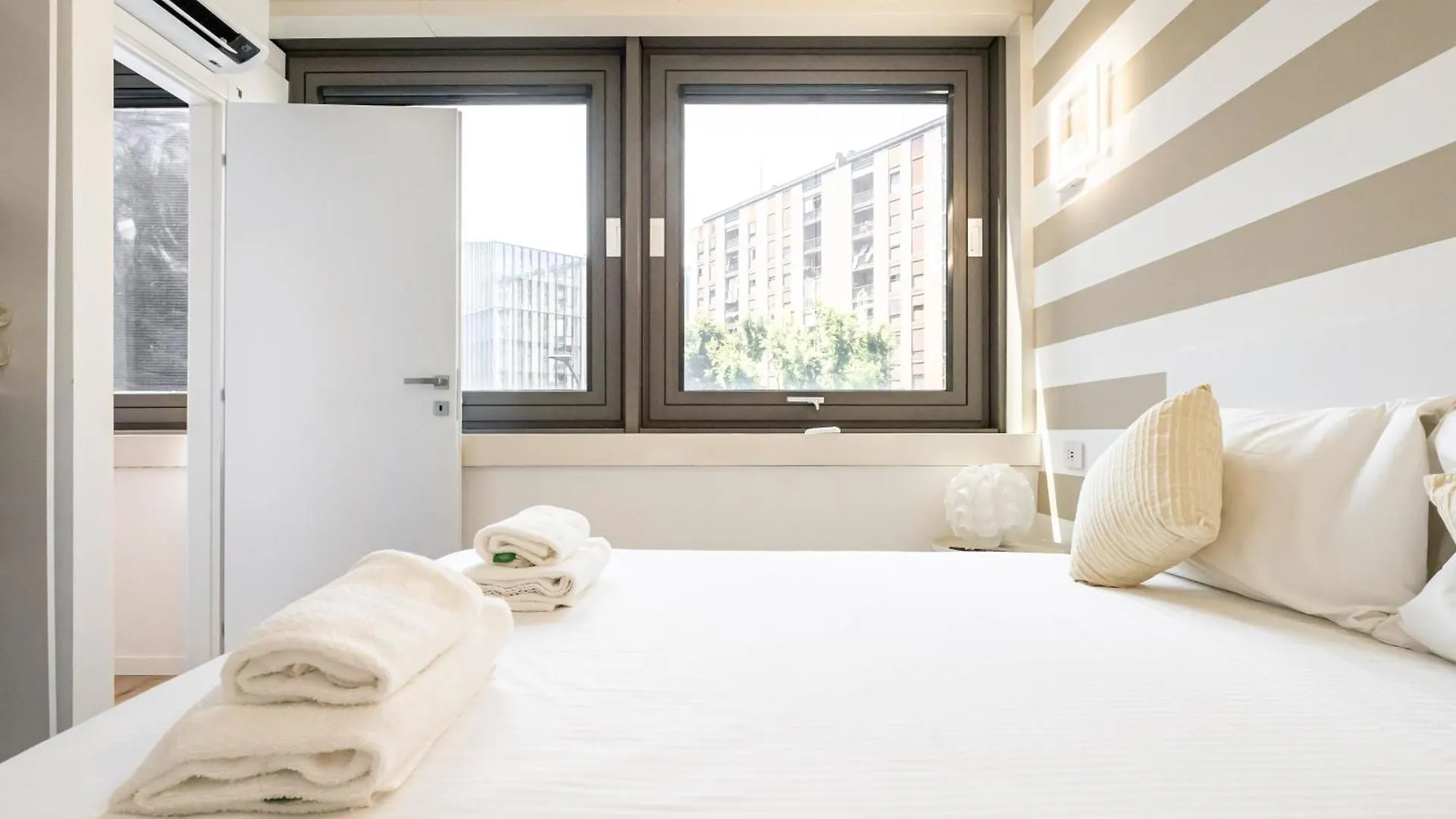 Charming Apartment 230M From Isola M5 Milão