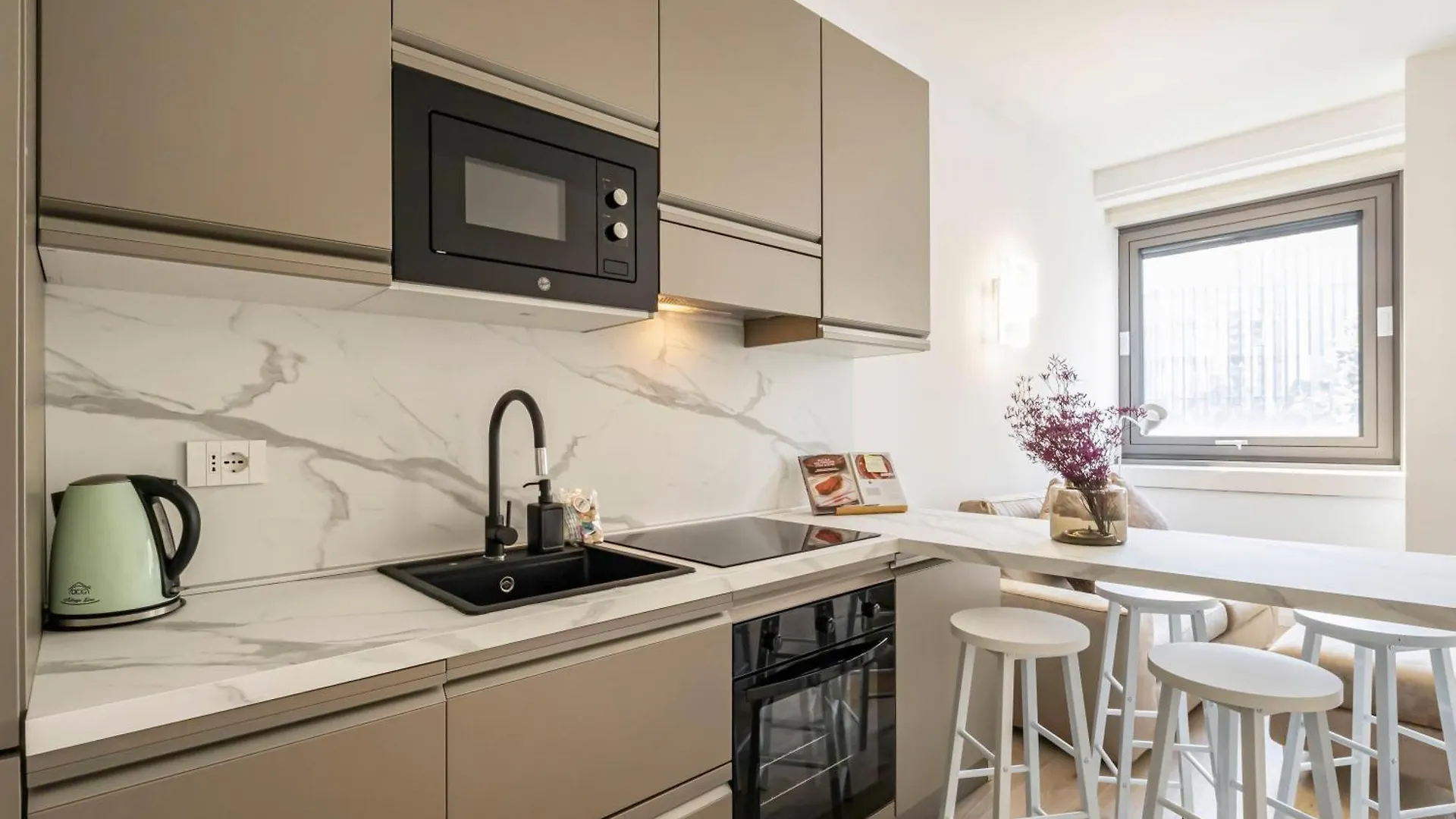 Charming Apartment 230M From Isola M5 Milão 0*,